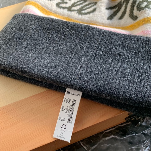 New Madewell Beanie Pom Pom Spellout Gray - Picture 2 of 7